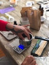 Cargar imagen en el visor de la galería, Taller de velas básico presencial